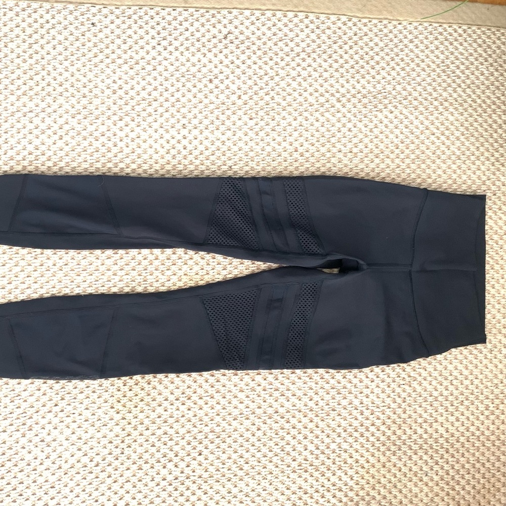 Lululemon - Picture 5 of 7